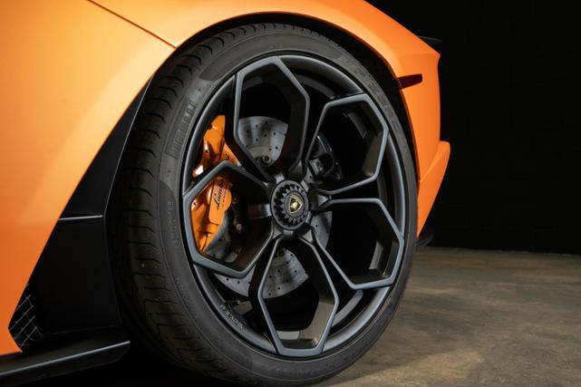 Photo of 2018 Orange Lamborghini Aventador S