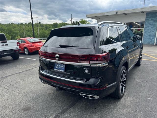Photo of 2024 Deep Black Pearl Effect Volkswagen Atlas