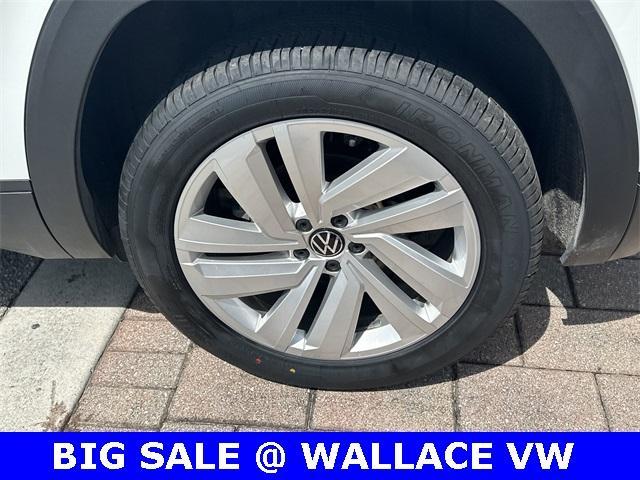 Photo of 2023 Pure White Volkswagen Atlas Cross Sport