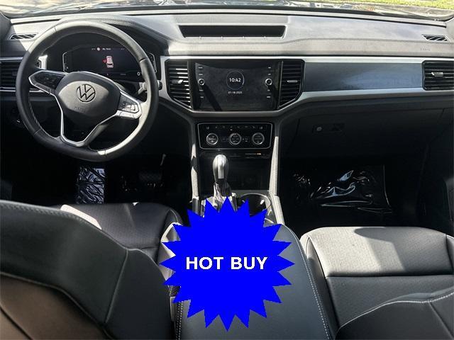Photo of 2021 Deep Black Pearl Effect Volkswagen Atlas Cross Sport