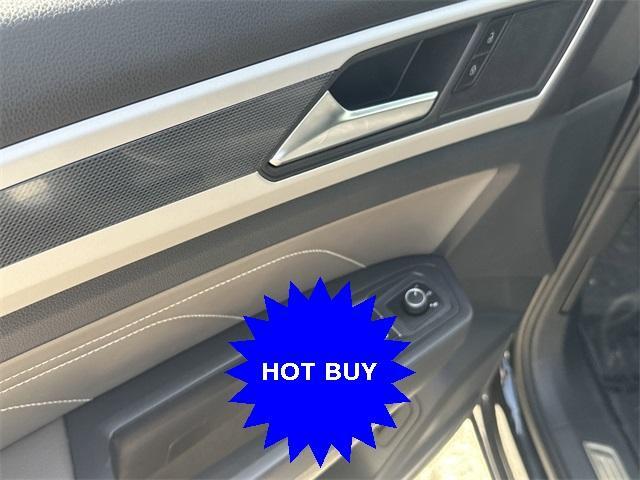 Photo of 2021 Deep Black Pearl Effect Volkswagen Atlas Cross Sport