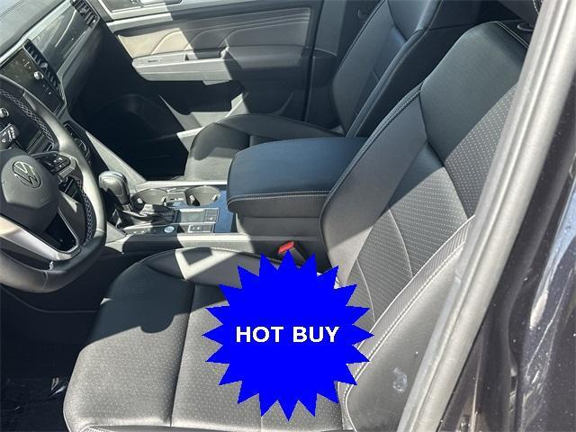 Photo of 2021 Deep Black Pearl Effect Volkswagen Atlas Cross Sport