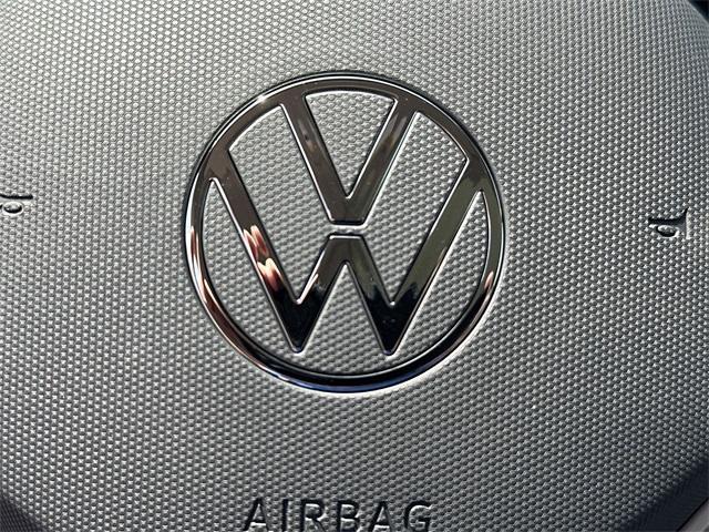 Photo of 2025 Silver Mist Metallic Volkswagen Atlas