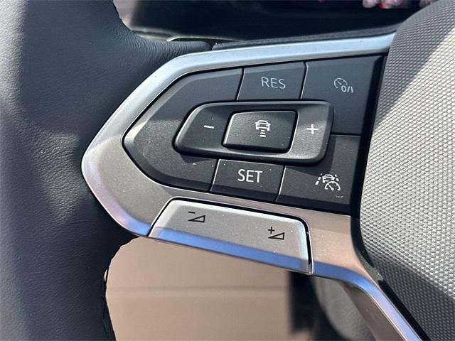 Photo of 2025 Silver Mist Metallic Volkswagen Atlas