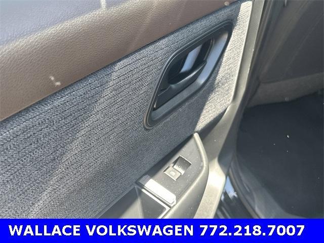 Photo of 2023 Black Nissan Rogue
