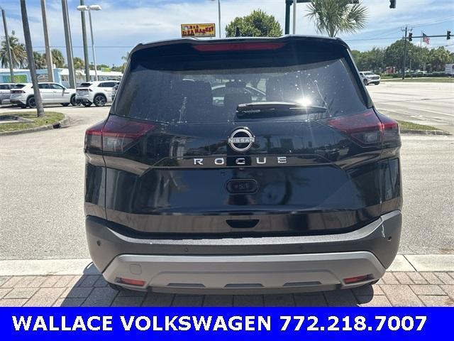 Photo of 2023 Black Nissan Rogue