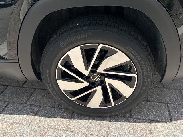 Photo of 2025 Deep Black Pearl Effect Volkswagen Atlas