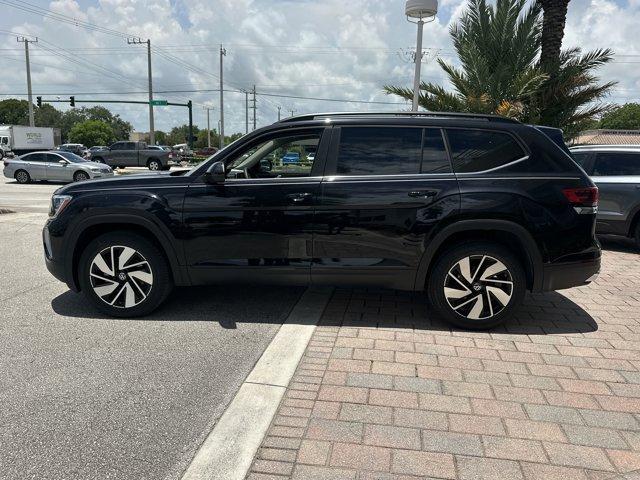 Photo of 2025 Deep Black Pearl Effect Volkswagen Atlas