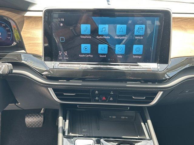 Photo of 2025 Deep Black Pearl Effect Volkswagen Atlas