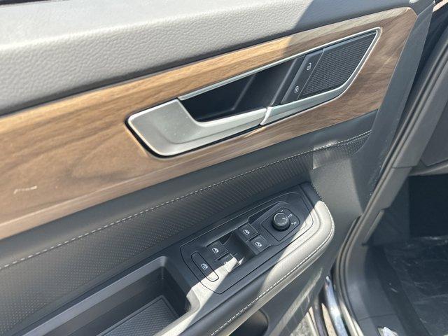 Photo of 2025 Deep Black Pearl Effect Volkswagen Atlas