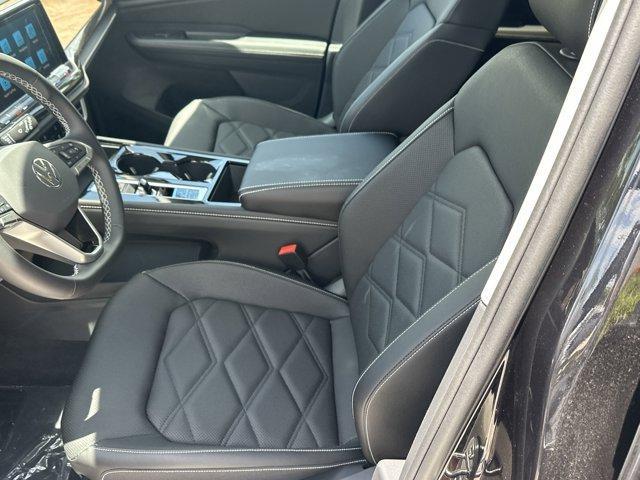 Photo of 2025 Deep Black Pearl Effect Volkswagen Atlas