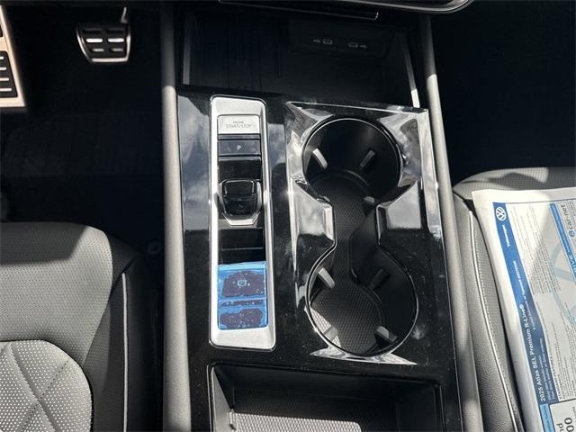 Photo of 2025 Silver Mist Metallic Volkswagen Atlas