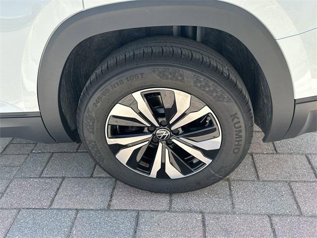 Photo of 2025 Pure White Volkswagen Atlas