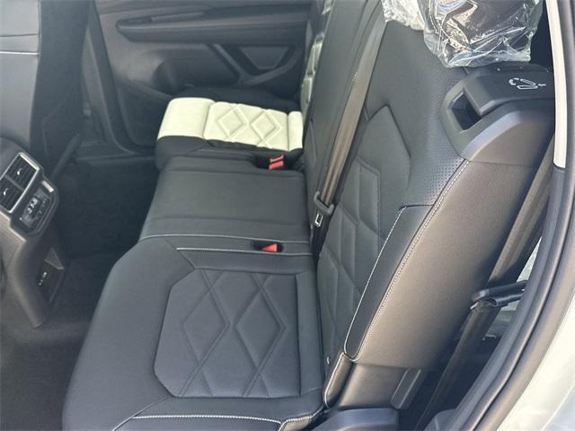 Photo of 2025 Pure White Volkswagen Atlas