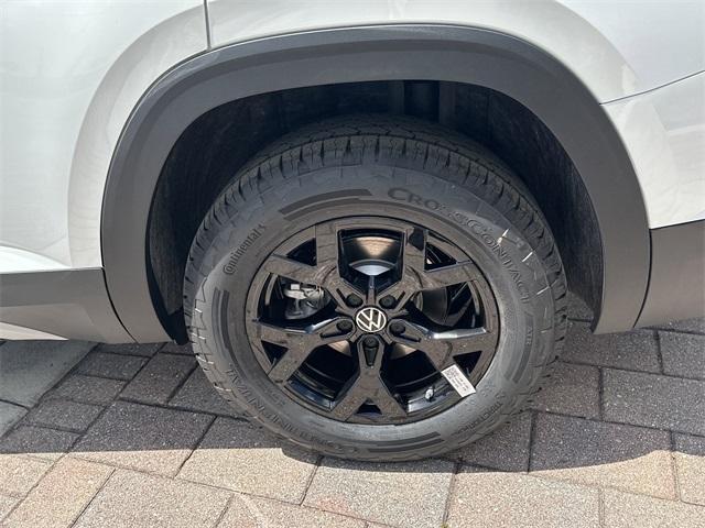 Photo of 2025 Pure White Volkswagen Atlas