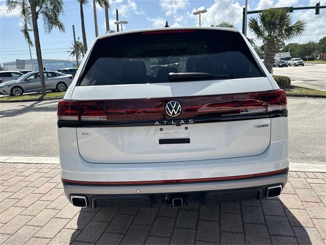 Photo of 2025 Pure White Volkswagen Atlas