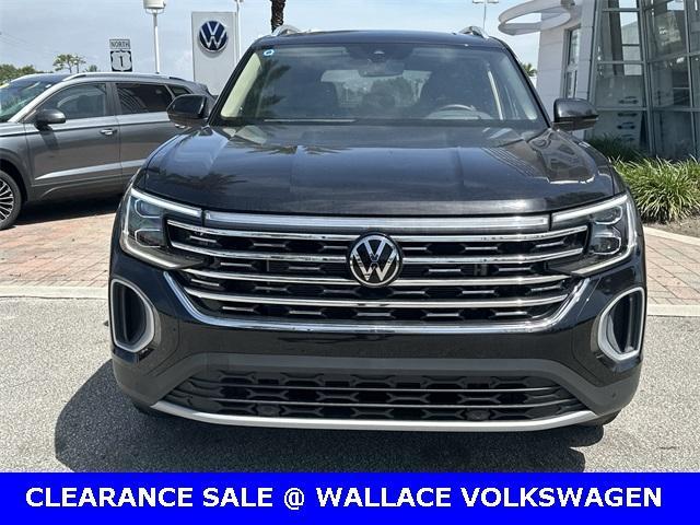 Photo of 2024 Deep Black Pearl Effect Volkswagen Atlas