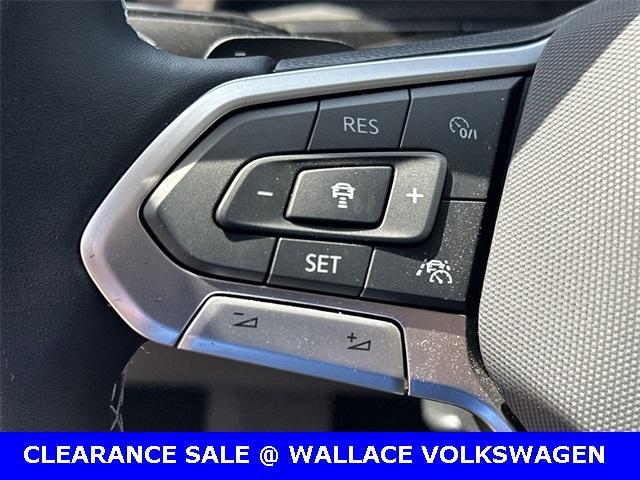 Photo of 2024 Deep Black Pearl Effect Volkswagen Atlas