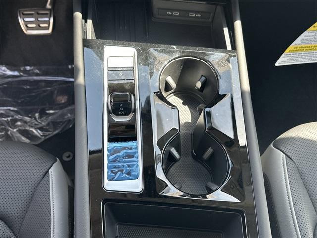 Photo of 2026 Deep Black Pearl Effect Volkswagen Atlas