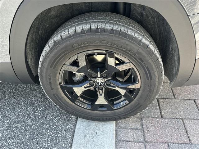 Photo of 2026 Deep Black Pearl Effect Volkswagen Atlas