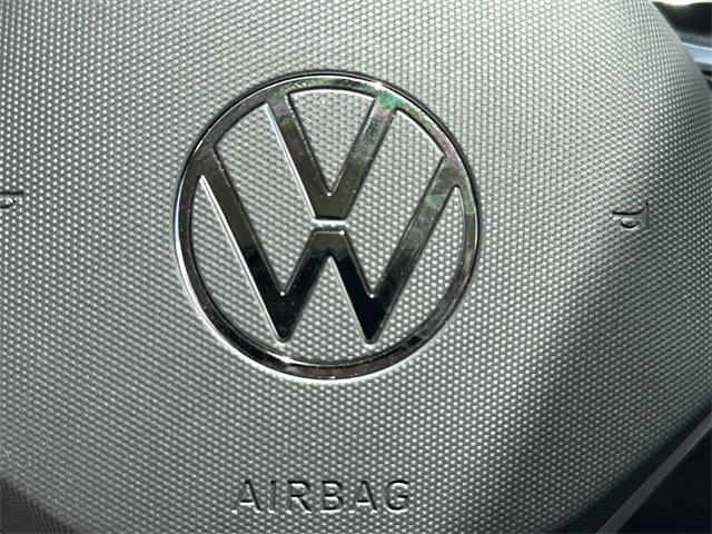 Photo of 2026 Deep Black Pearl Effect Volkswagen Atlas