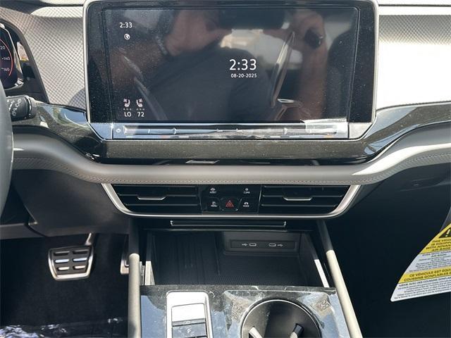 Photo of 2026 Deep Black Pearl Effect Volkswagen Atlas