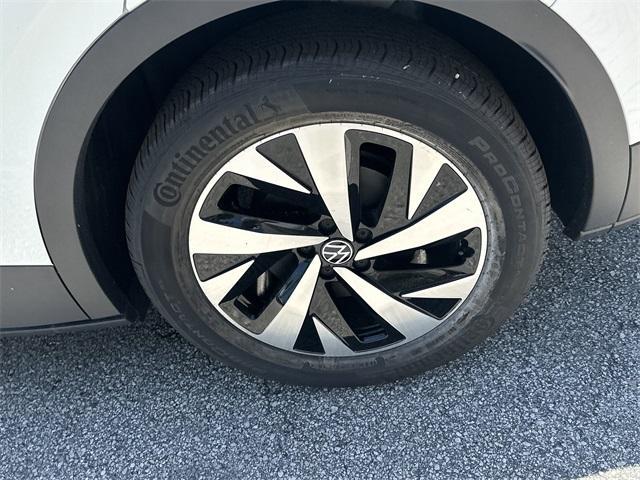 Photo of 2025 Pure White Volkswagen ID.4