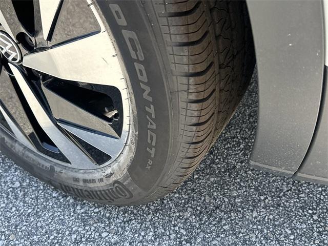 Photo of 2025 Pure White Volkswagen ID.4