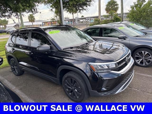 Photo of 2023 Deep Black Pearl Effect Volkswagen Taos