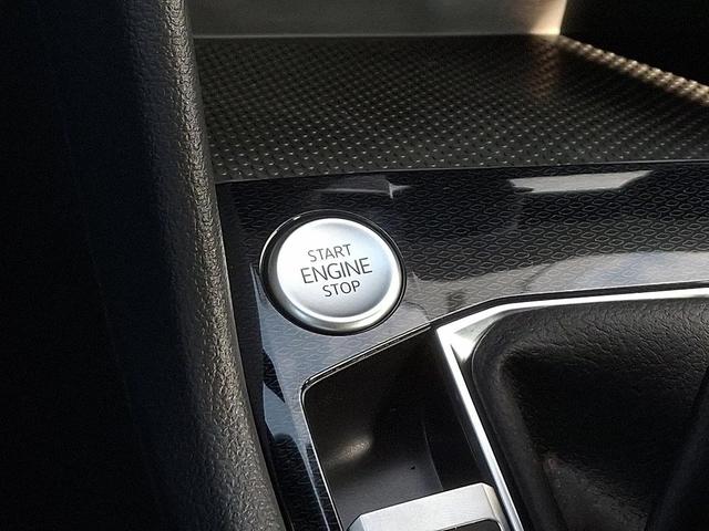 Photo of 2025 Deep Black Pearl Volkswagen Taos
