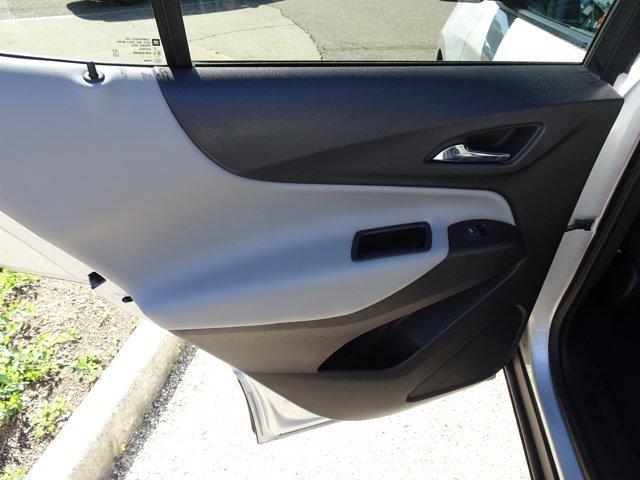 Photo of 2022 Silver Ice Metallic Chevrolet Equinox