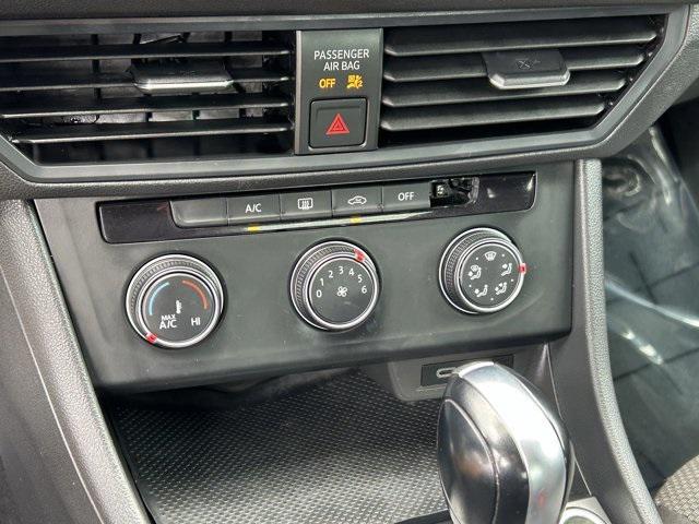 Photo of 2021 Platinum Gray Metallic Volkswagen Jetta