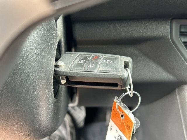Photo of 2021 Platinum Gray Metallic Volkswagen Jetta
