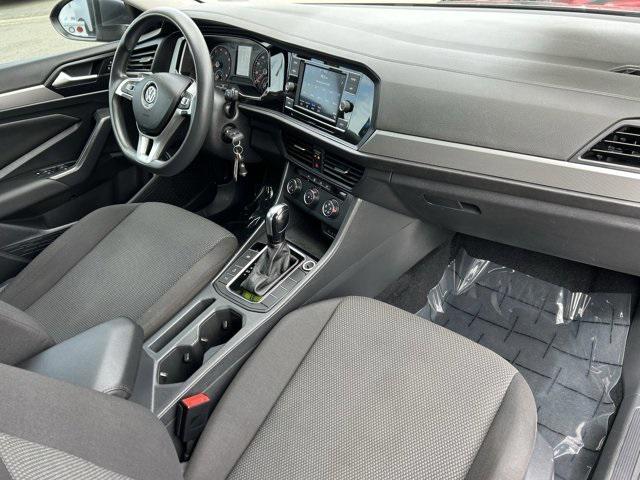 Photo of 2021 Platinum Gray Metallic Volkswagen Jetta