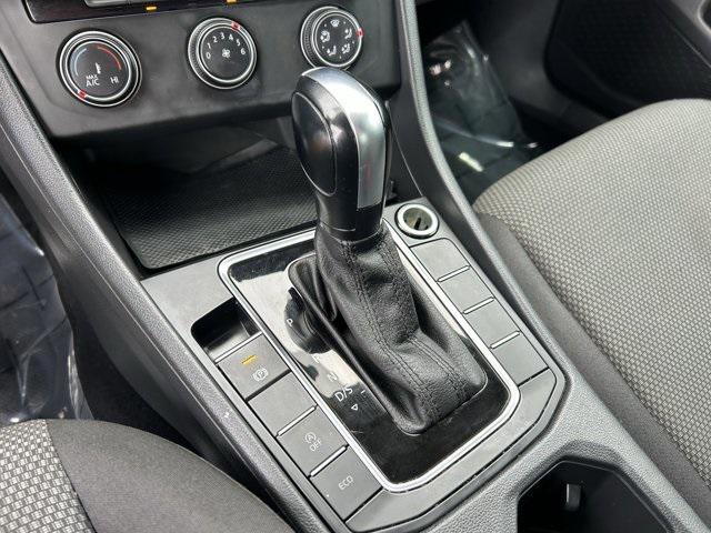 Photo of 2021 Platinum Gray Metallic Volkswagen Jetta