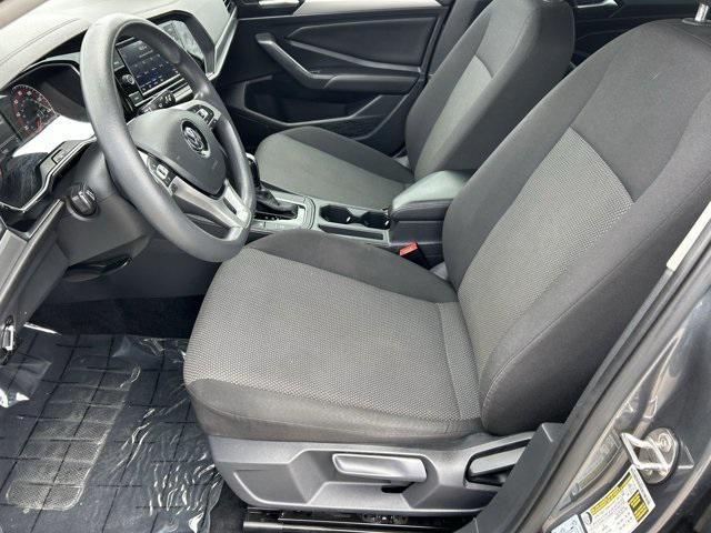 Photo of 2021 Platinum Gray Metallic Volkswagen Jetta