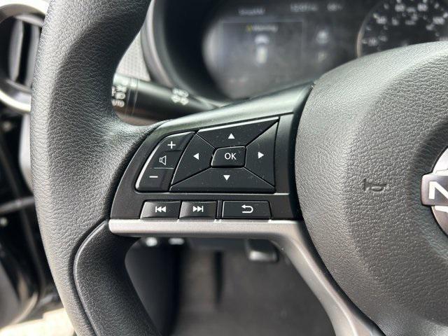 Photo of 2022 Super Black Nissan Kicks