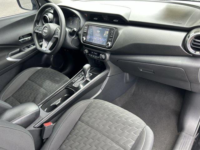 Photo of 2022 Super Black Nissan Kicks