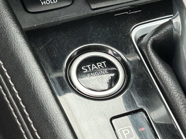 Photo of 2022 Super Black Nissan Kicks