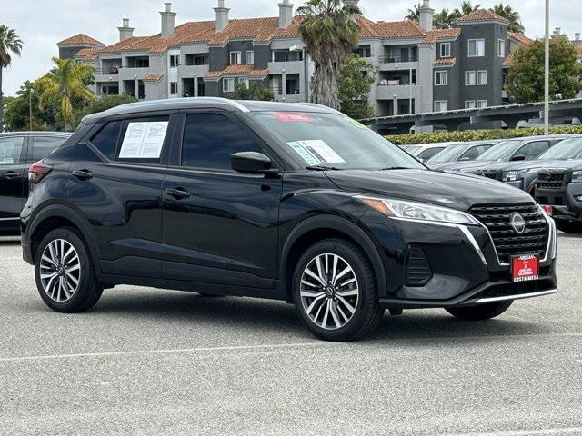 Photo of 2022 Super Black Nissan Kicks