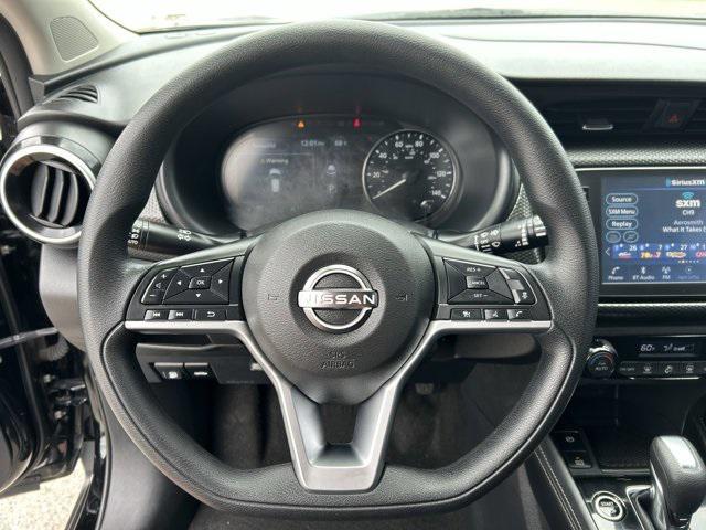 Photo of 2022 Super Black Nissan Kicks