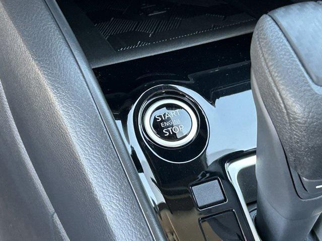 Photo of 2025 White Nissan Versa