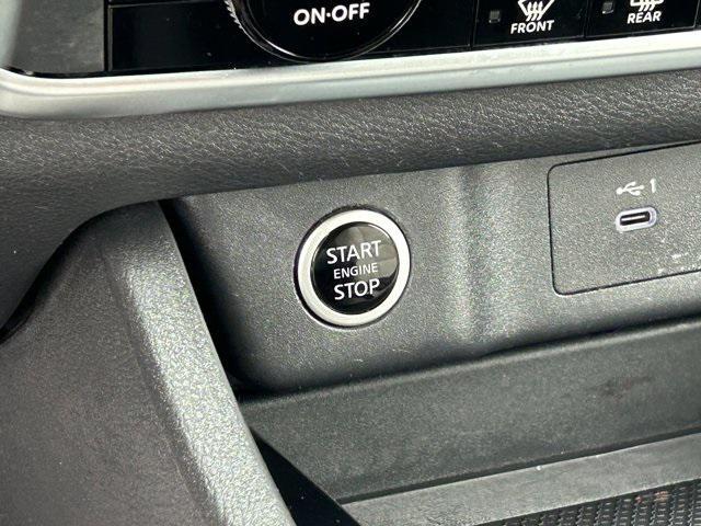 Photo of 2023 Super Black Nissan Rogue
