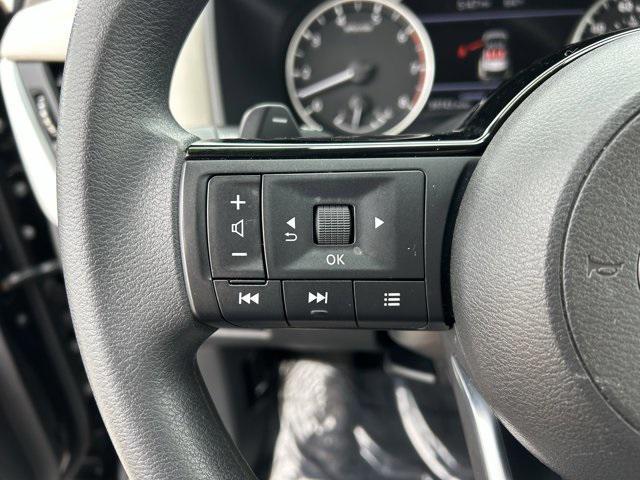 Photo of 2023 Super Black Nissan Rogue