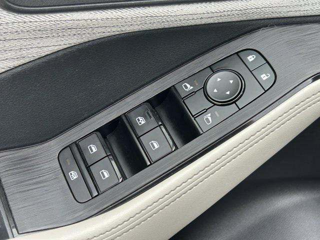 Photo of 2023 Super Black Nissan Rogue