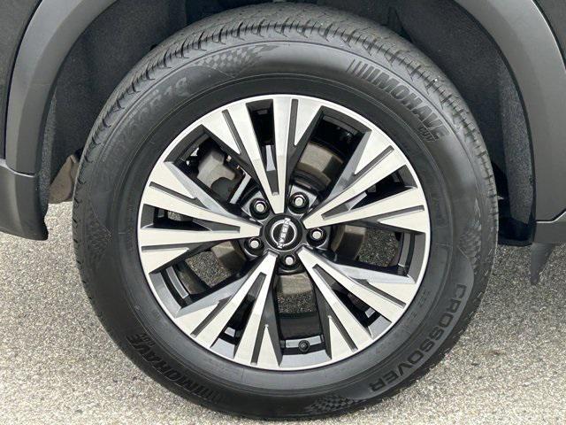 Photo of 2023 Super Black Nissan Rogue
