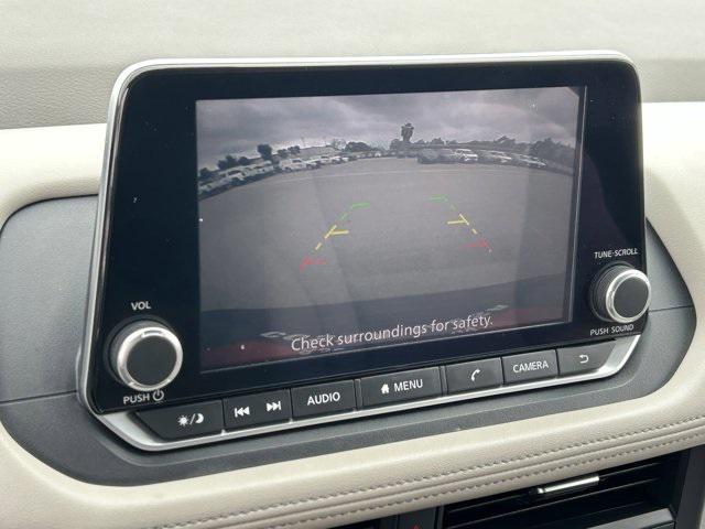 Photo of 2023 Super Black Nissan Rogue