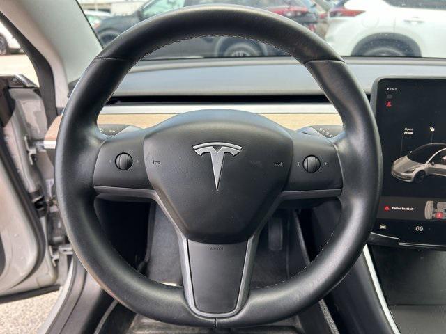 Photo of 2018 Silver Tesla Model 3