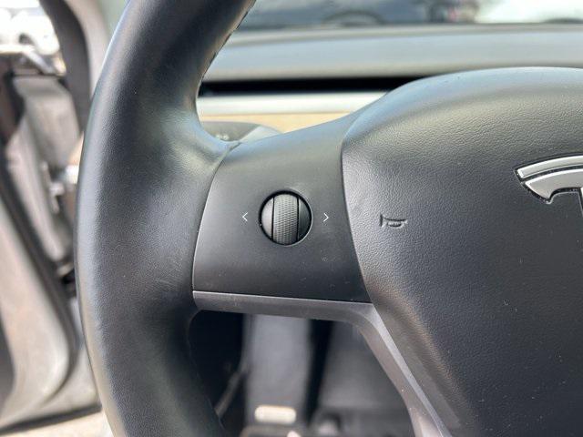 Photo of 2018 Silver Tesla Model 3