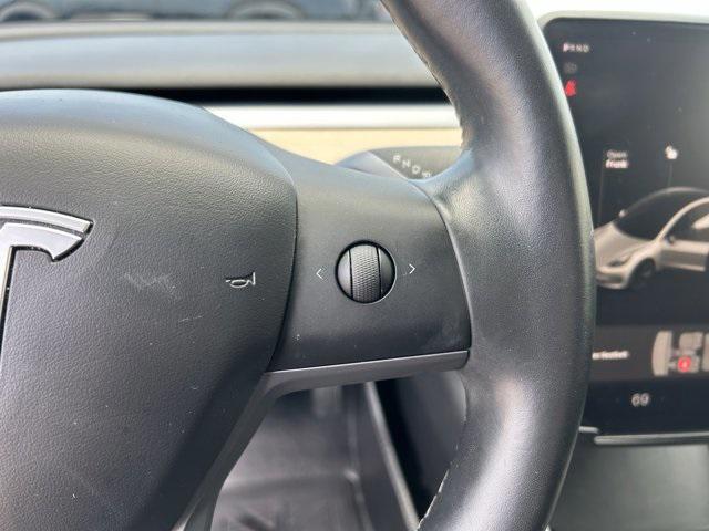 Photo of 2018 Silver Tesla Model 3